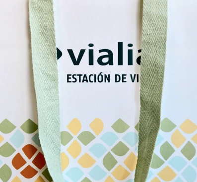 Bolsa de papel personalizada de lujo con cinta